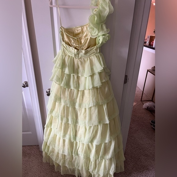 Mac Duggal ONE SHOULDER RUFFLE TIERED BALLGOWN Dress - Picture 4 of 6